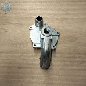 couvercle arrière de pompe a eau sortie coudée , moteur V4